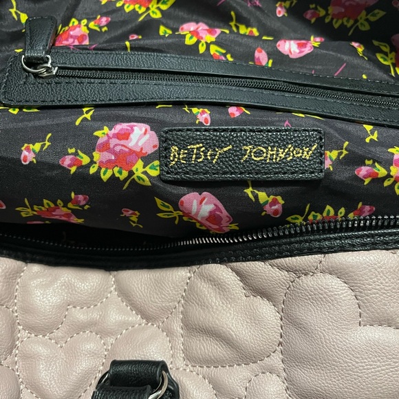 Betsy Johnson overnight travel bag. Oversized. - Picture 3 of 5